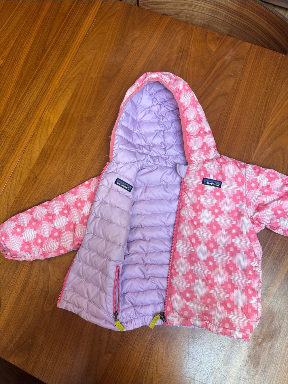 Reversible Patagonia Pink Hooded Quilted Jacket with Coral Trim - Picture 4 of 6